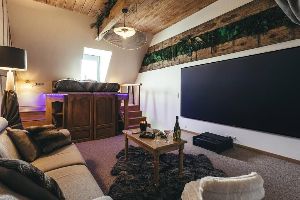 Le Duplex De L'Etoile Home Cinema Jacuzzi Et Sauna Privatif Longmesnil 外观 照片